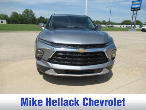 Used 2024 Chevrolet Blazer LT FWD image 2