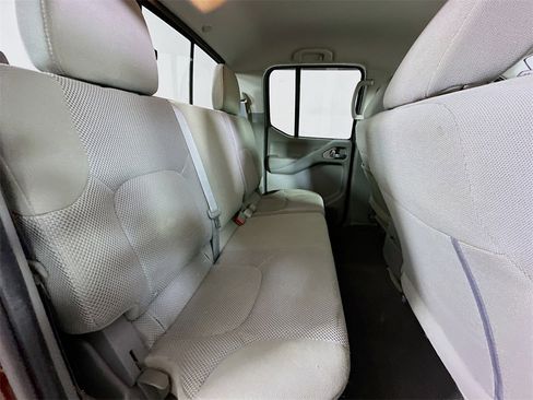 Used 2018 Nissan Frontier SV image 11