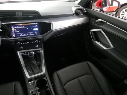 Used 2024 Audi Q3 2.0T Premium image 11