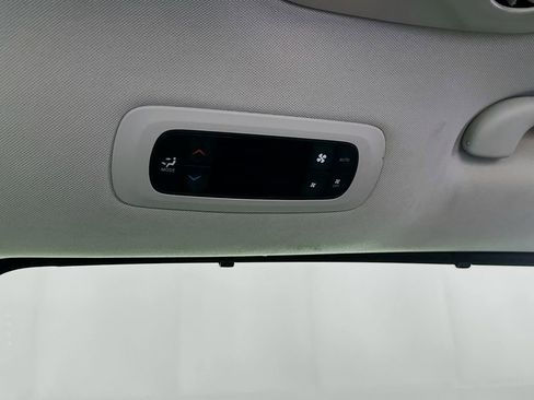 Certified 2023 Chrysler Pacifica Touring-L FWD image 35