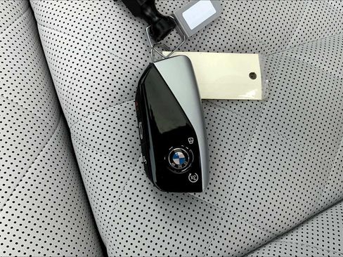 Used 2025 BMW X7 xDrive40i w/ Executive Package image 27