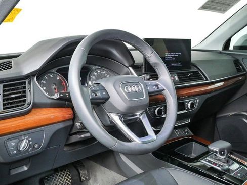 Used 2023 Audi Q5 2.0T Premium w/ Convenience Package AWD/4WD image 4