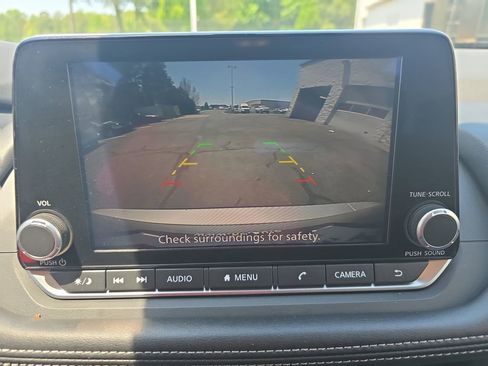 Used 2025 Nissan Rogue SV AWD/4WD image 23