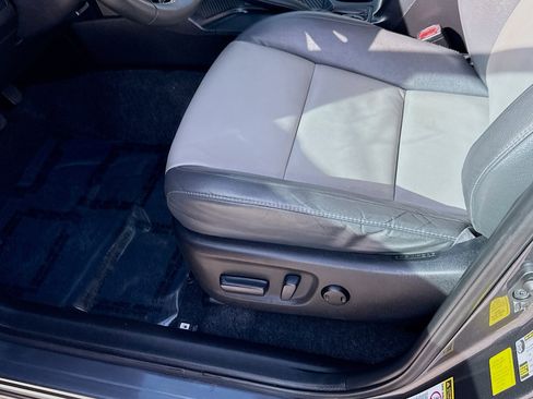 Used 2014 Toyota RAV4 Limited image 18