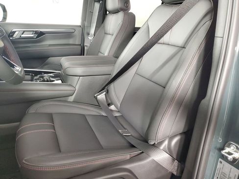 New 2026 Chevrolet Suburban RST image 12