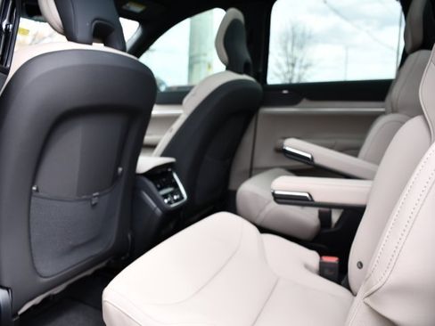 New 2025 Volvo EX90 Plus image 18
