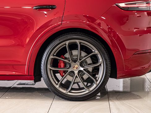 Used 2022 Porsche Cayenne GTS AWD/4WD image 7