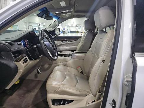 Used 2018 Cadillac Escalade Luxury RWD image 4