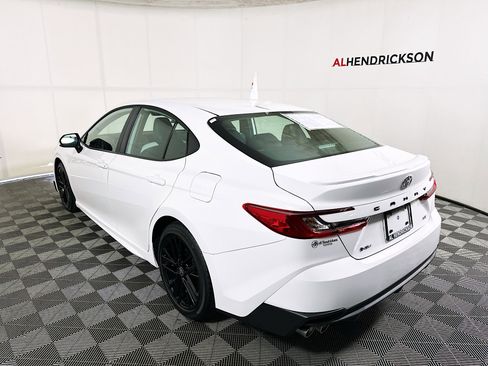 Used 2026 Toyota Camry SE image 5