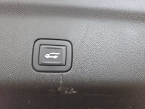 Used 2023 GMC Yukon Denali Ultimate AWD/4WD image 13