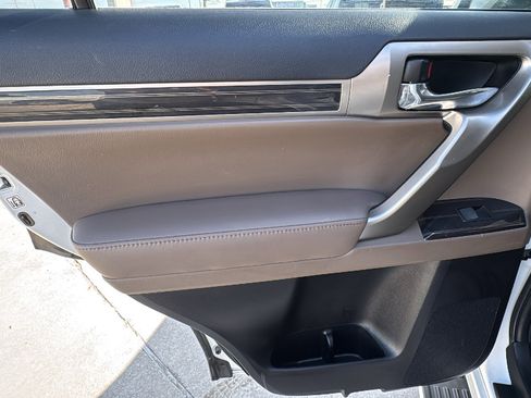 Used 2021 Lexus GX 460 Premium image 17