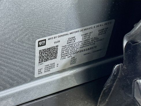 Used 2025 Chevrolet Equinox EV RS FWD image 12