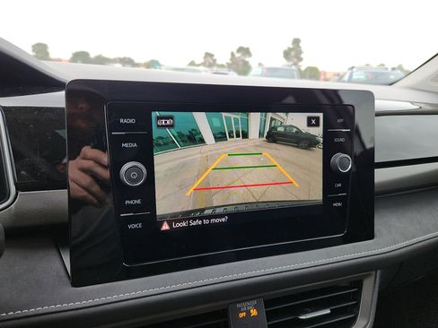 New 2026 Volkswagen Taos SE image 18