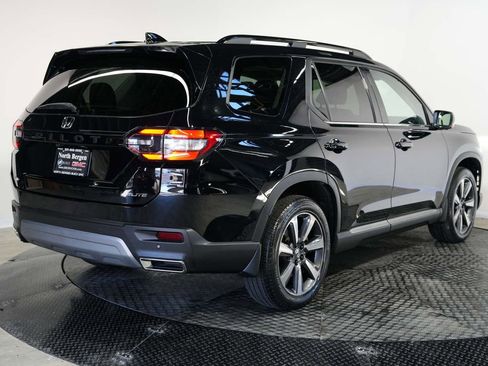 Used 2025 Honda Pilot Elite image 8