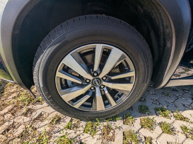 Used 2022 Nissan Pathfinder SL AWD/4WD image 7