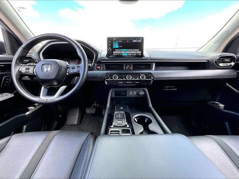 Used 2024 Honda Pilot Touring image 22