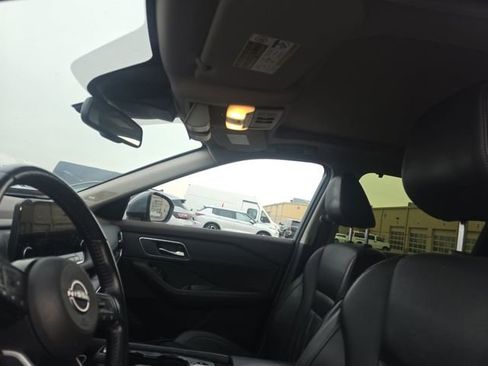 Used 2023 Nissan Rogue Platinum image 9