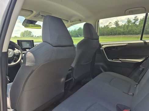 Used 2020 Toyota RAV4 LE FWD image 25
