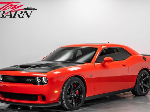 Used 2017 Dodge Challenger SRT Hellcat image 1