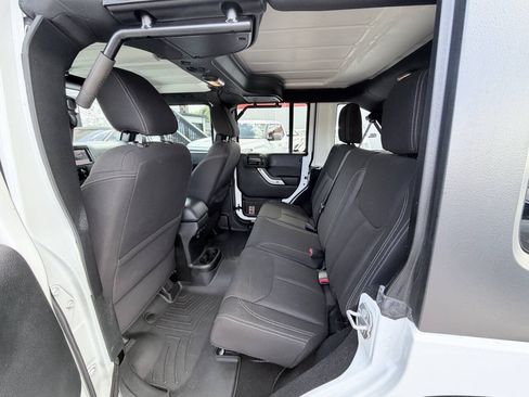 Used 2017 Jeep Wrangler Unlimited Rubicon w/ Connectivity Group AWD/4WD image 13