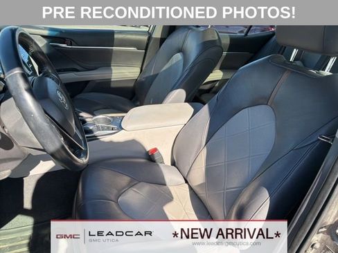 Used 2018 Toyota Camry XLE FWD image 19