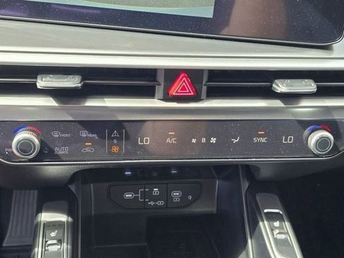 Used 2025 Kia Sorento S image 23