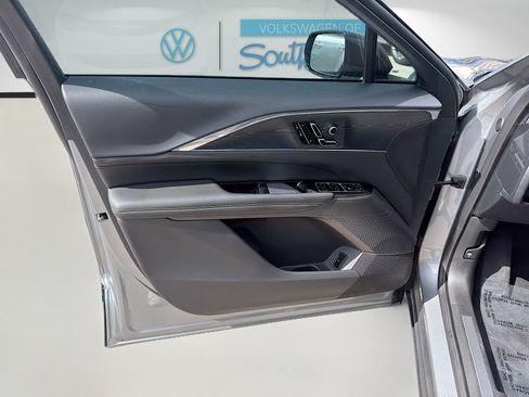 Used 2024 Cadillac Lyriq Luxury image 20