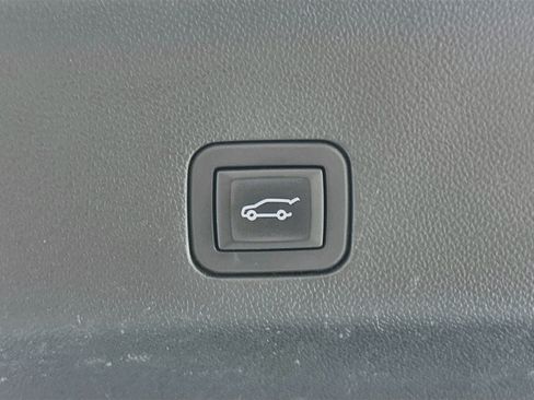 Used 2024 GMC Yukon XL SLT RWD image 31