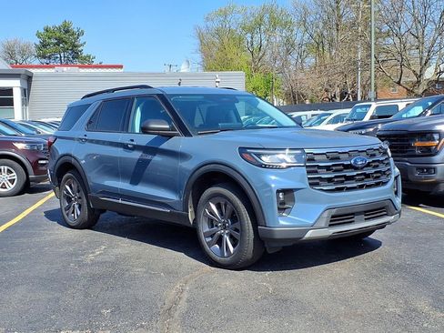 Used 2025 Ford Explorer Active w/ Active Comfort Package image 1