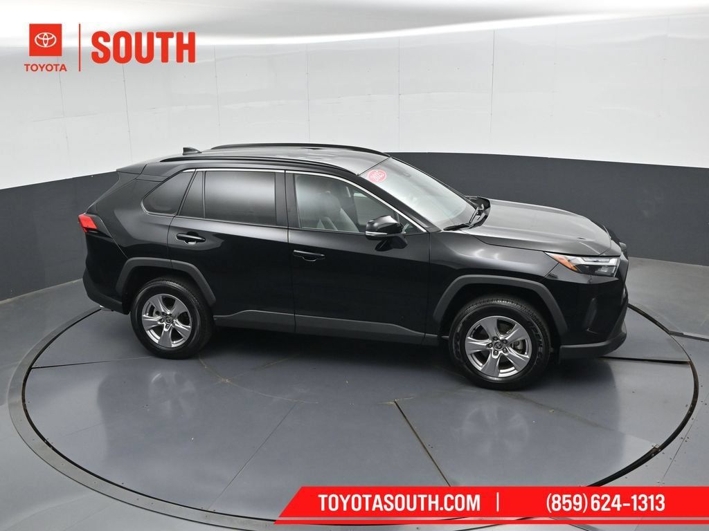 Used 2025 Toyota RAV4 XLE AWD/4WD image 44