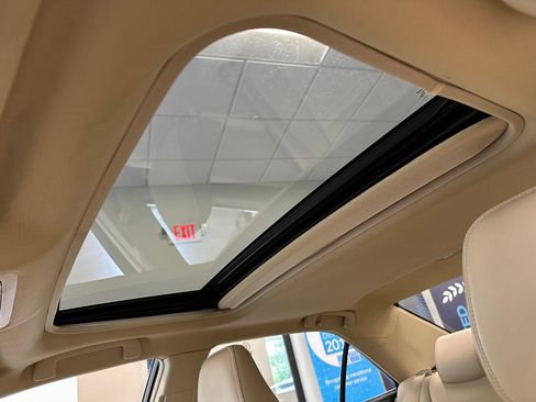 Used 2015 Toyota Camry XLE w/ Moonroof Package image 40