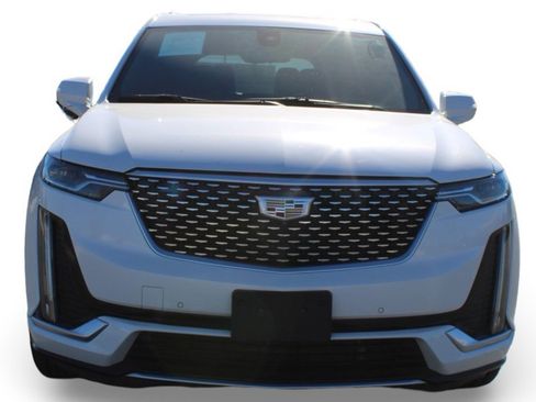 Used 2022 Cadillac XT6 Premium Luxury w/ Technology Package image 2