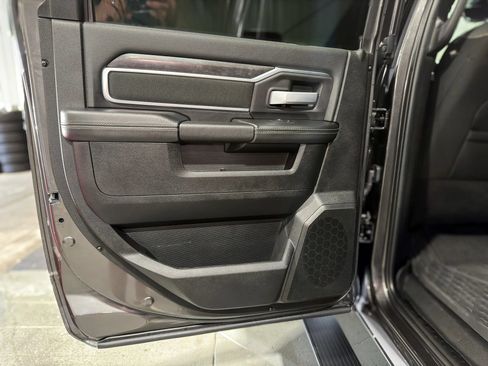 Used 2024 RAM 2500 Big Horn w/ Night Edition AWD/4WD image 9