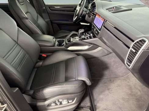 Certified 2020 Porsche Cayenne Turbo AWD/4WD image 25