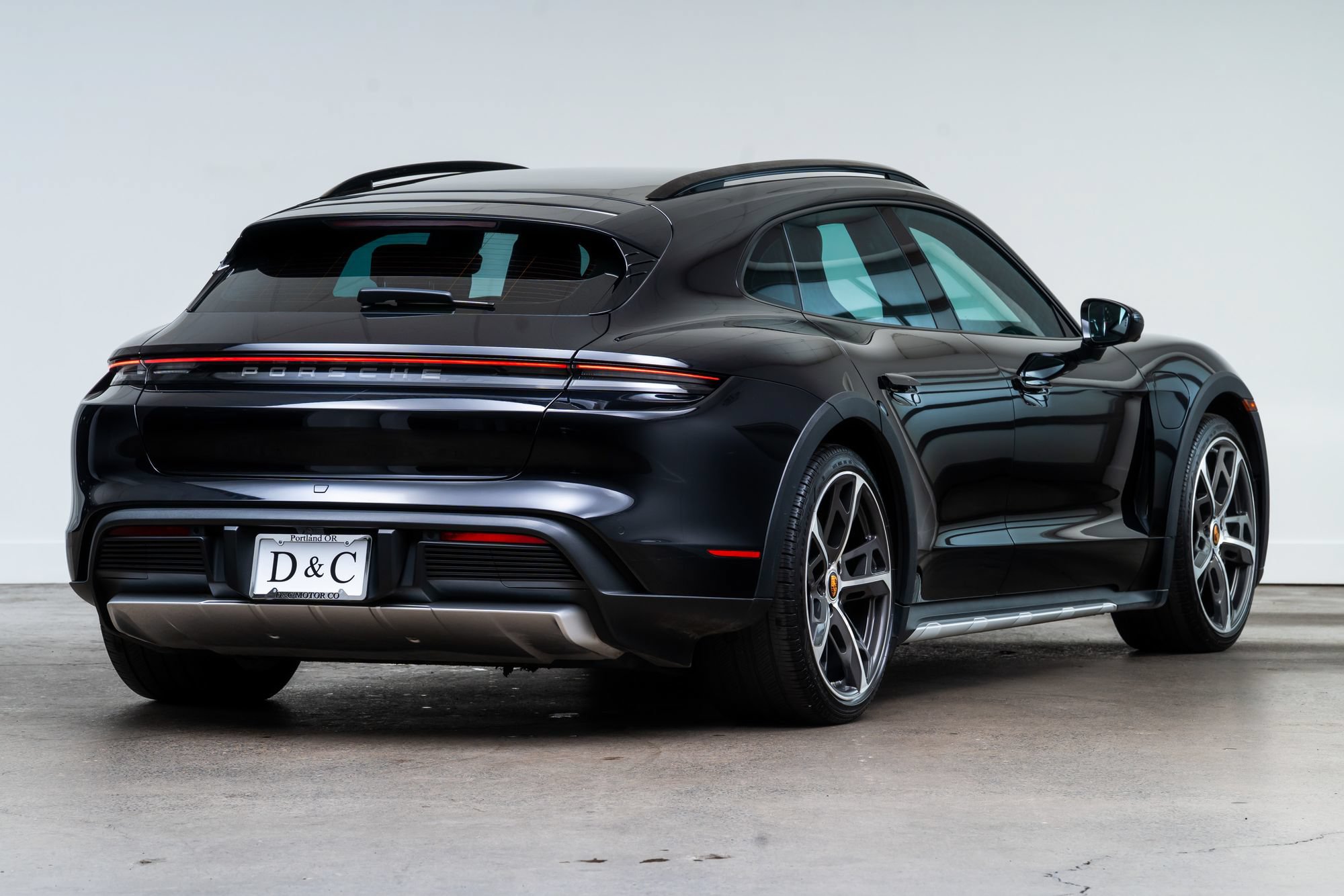 Used 2022 Porsche Taycan 4 Cross Turismo w/ Premium Package AWD/4WD image 6