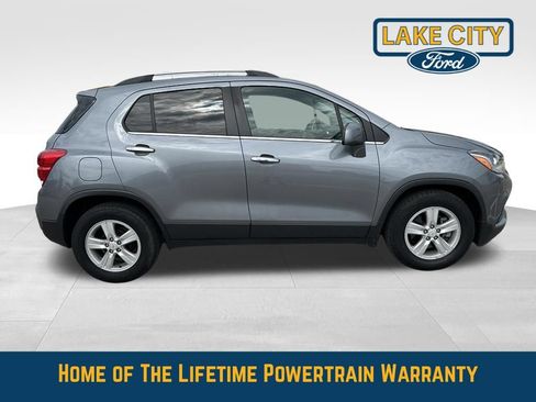Used 2019 Chevrolet Trax LT w/ LT Convenience Package FWD image 9