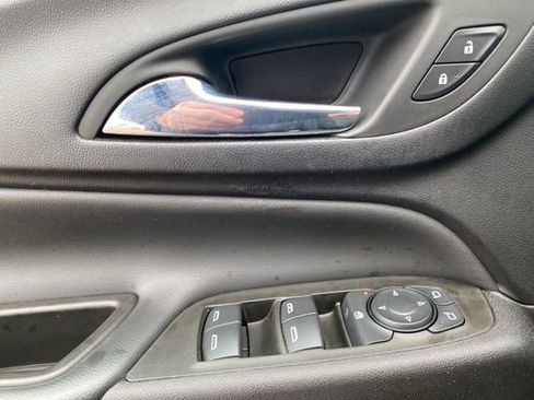 Used 2024 Chevrolet Equinox LT image 18