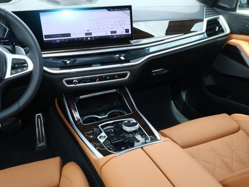 Used 2026 BMW X7 xDrive40i w/ Executive Package image 12