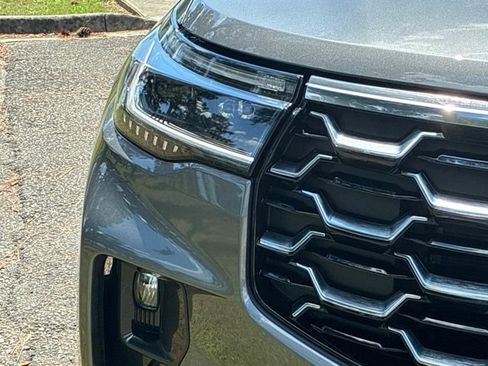 Used 2025 Ford Explorer Platinum w/ Ultimate Package RWD image 9