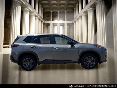 Used 2021 Nissan Rogue S FWD image 3