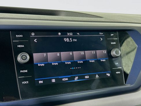 Used 2023 Volkswagen Taos SE w/ Panoramic Sunroof Package image 21