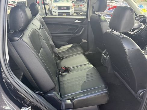 Used 2022 Volkswagen Tiguan SE FWD image 19