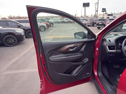 Used 2019 GMC Terrain Denali w/ Advanced Safety Package image 12