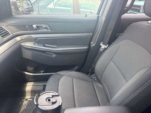 Used 2018 Ford Explorer XLT AWD/4WD image 14