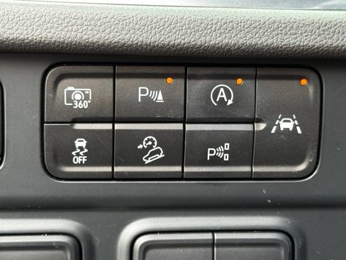 Used 2025 Chevrolet Tahoe Z71 w/ Z71 Off-Road Package AWD/4WD image 42