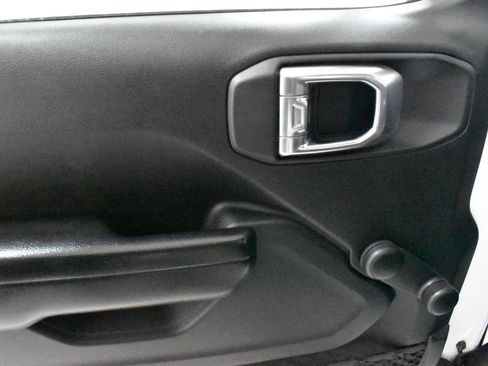 Used 2021 Jeep Wrangler Sport image 17