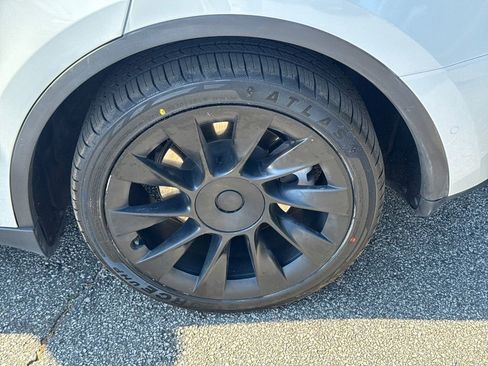 Used 2022 Tesla Model Y Long Range AWD/4WD image 19