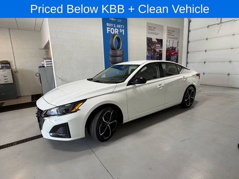 Used 2024 Nissan Altima 2.5 SR FWD image 2