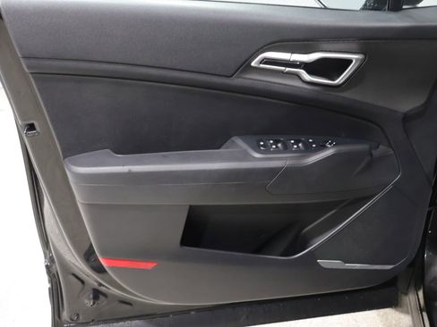 Used 2025 Kia Sportage LX image 13