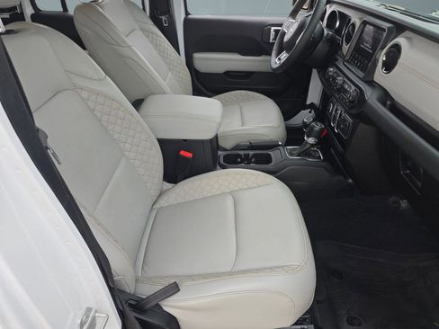 Used 2023 Jeep Gladiator Overland image 29
